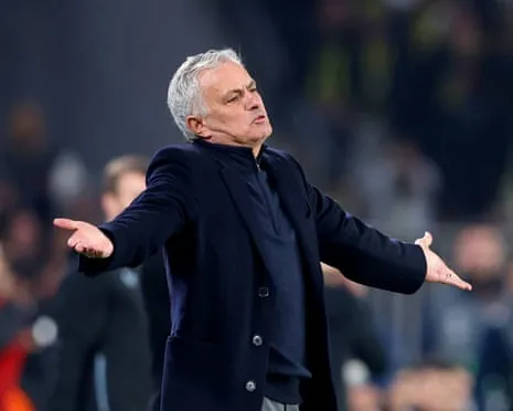 SL Benfica Pursuing Negotiations to Bring In Mourinho Following Sacking of Bruno Lage