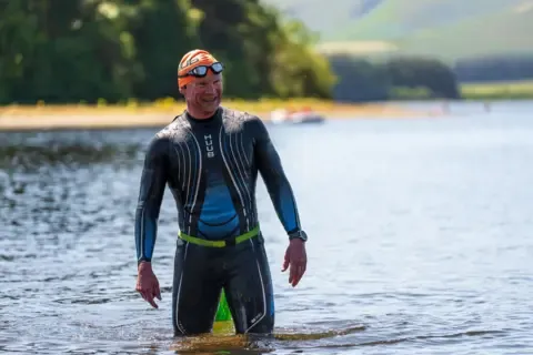 Every Week, He Goes Back to the Waters Where His Wife Passed Away
