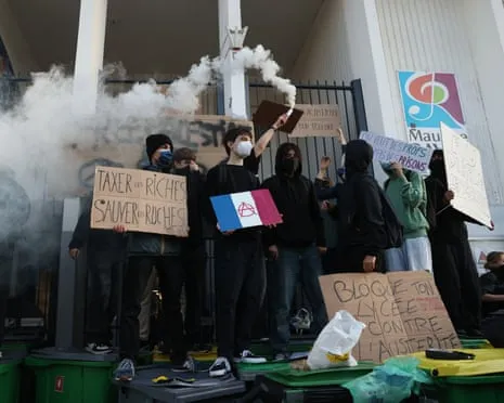 Recently Appointed French Prime Minister Under Intense Pressure as Nationwide Protests Disrupt Schools and Transportation