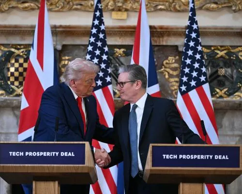 Donald Trump Directs Criticism on Putin and Praises UK in Joint Appearance with Keir Starmer